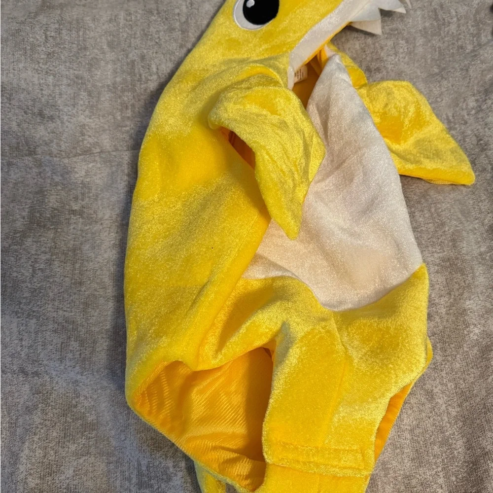 Yellow Baby Shark Costume - Picture 2 of 9